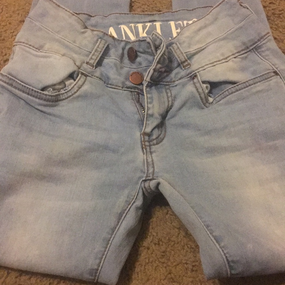 Light wash skinny jeans